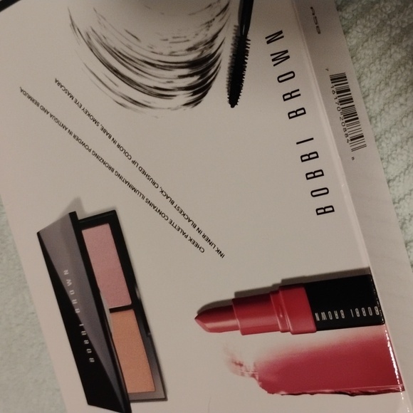 Bobbi Brown Pretty Cool Eye Cheek & Lip Kit NEW IN BOX - Picture 8 of 8